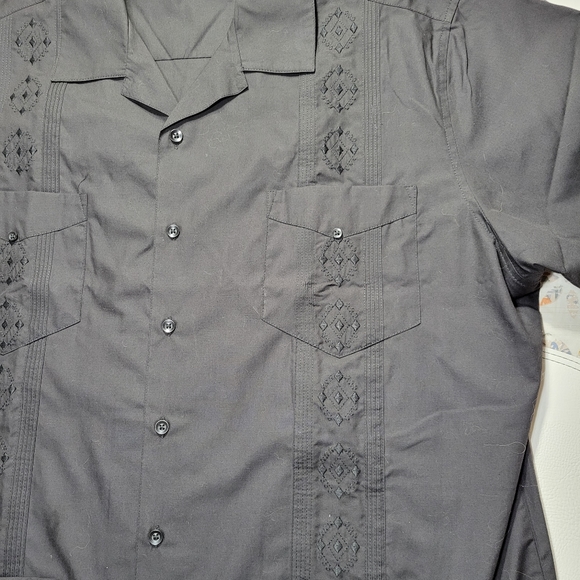 Cubavera Men's 100% Linen Four-Pocket Short Sleeve Button-Down Guayabera Shirt - Picture 2 of 5